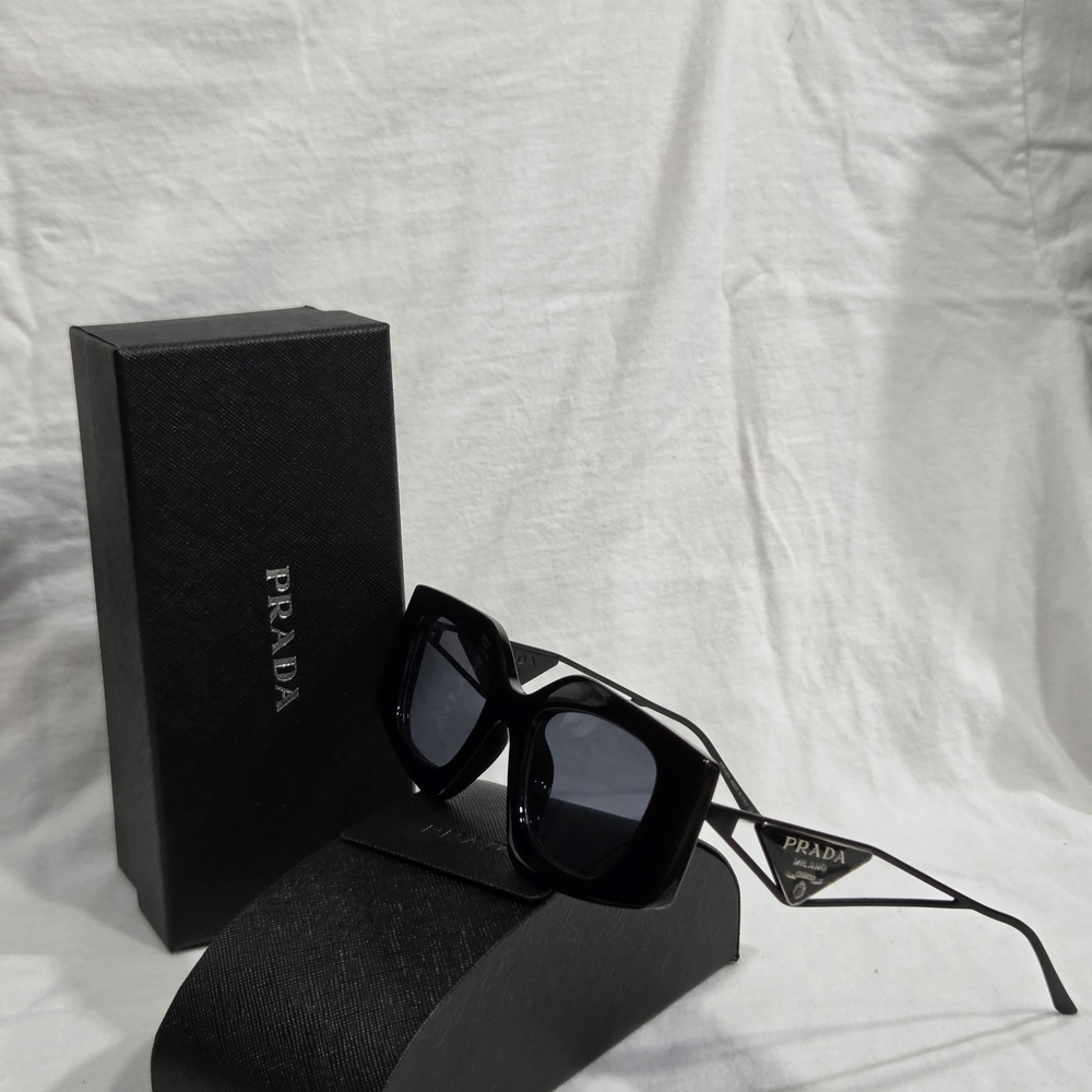 Prada Black Square Frame Sunglasses with Logo Temples - Picture 2 of 2